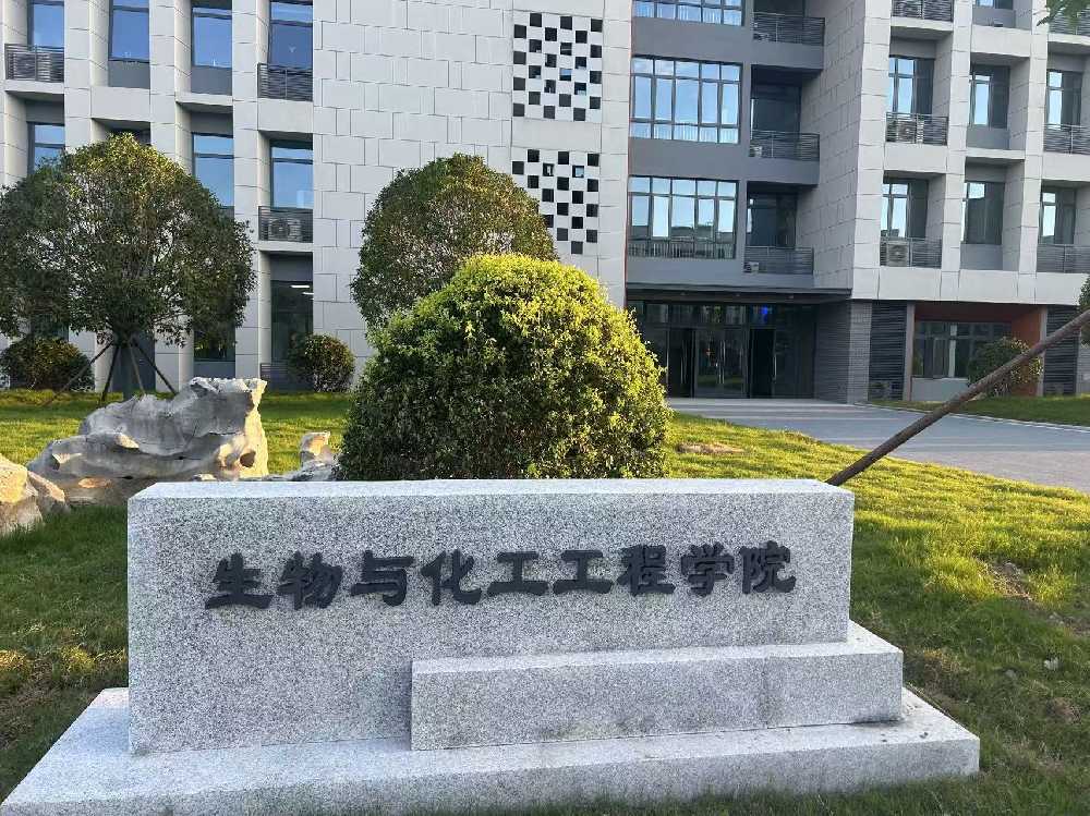 薛城区扬州职业大学体育场高杆灯项目